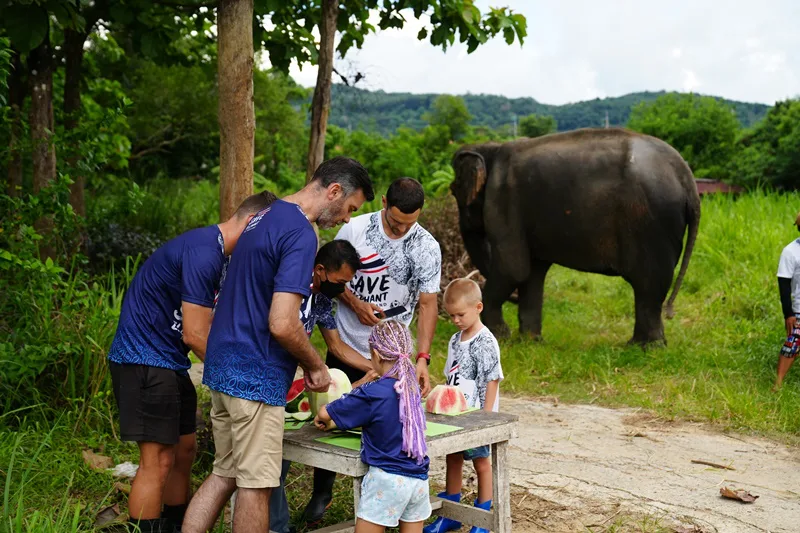 Bain d'éléphant et spa de boue dans un camp éthique à Phuket